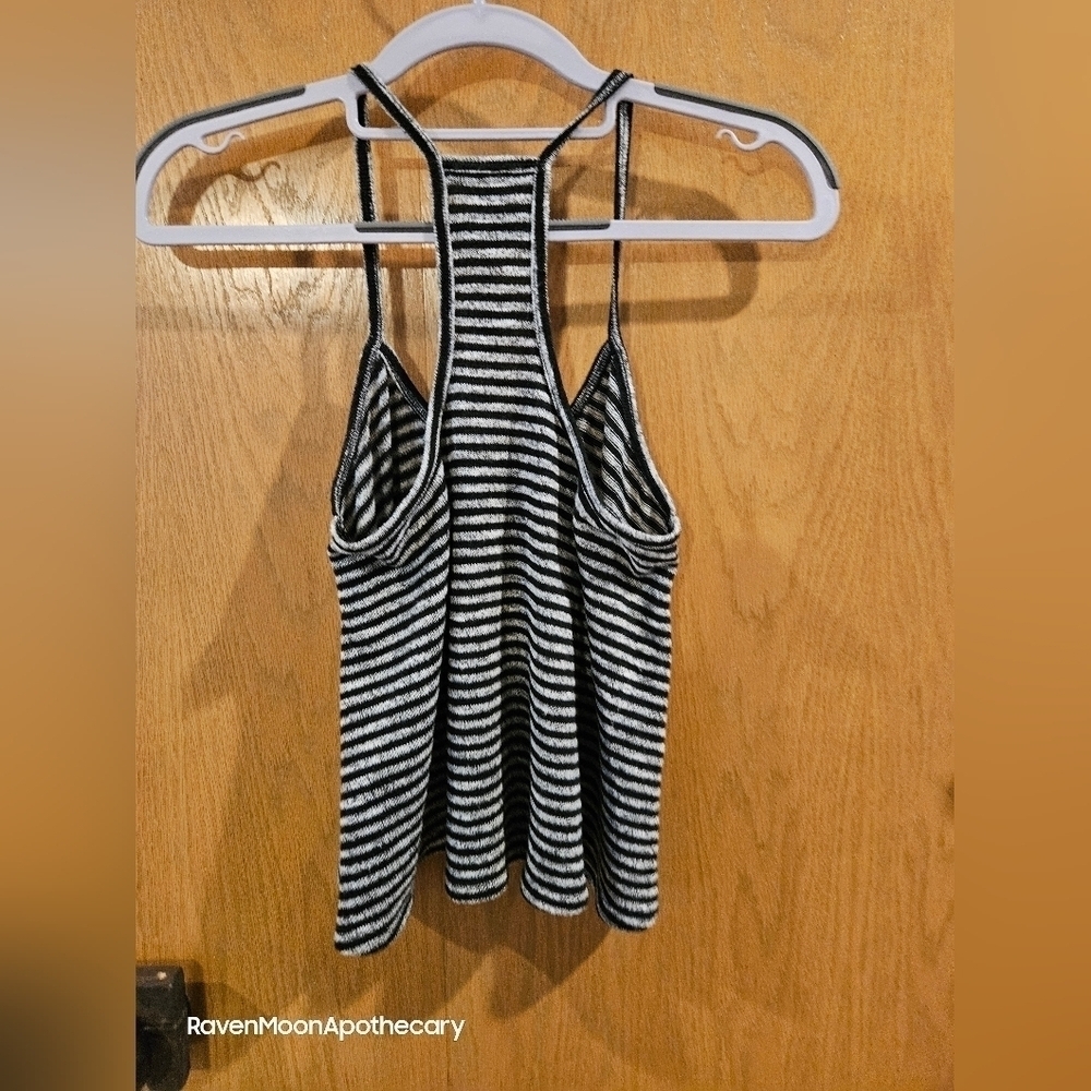 AEO Tank - Picture 2 of 11